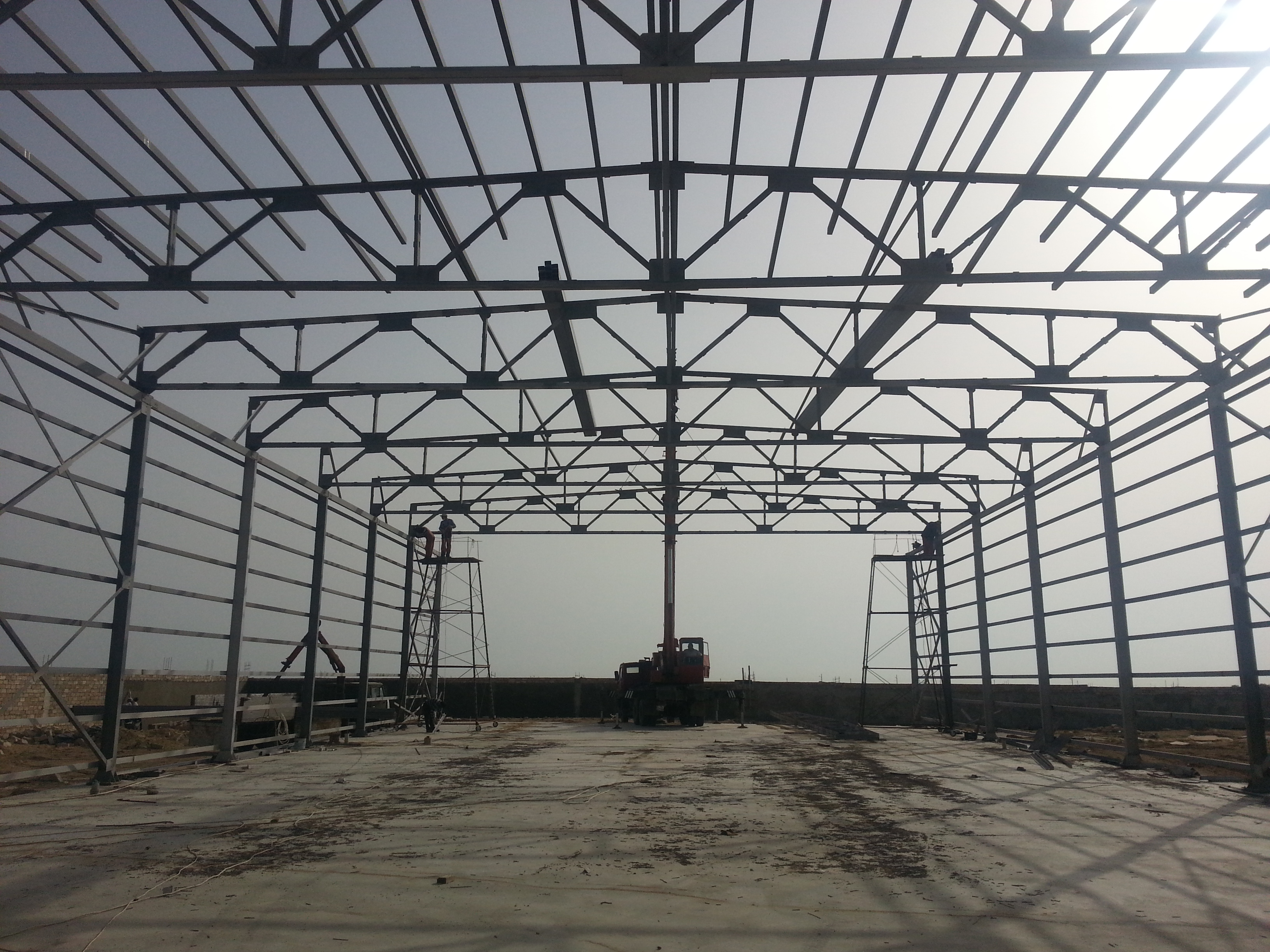 Polad konstruksiyası anbarı