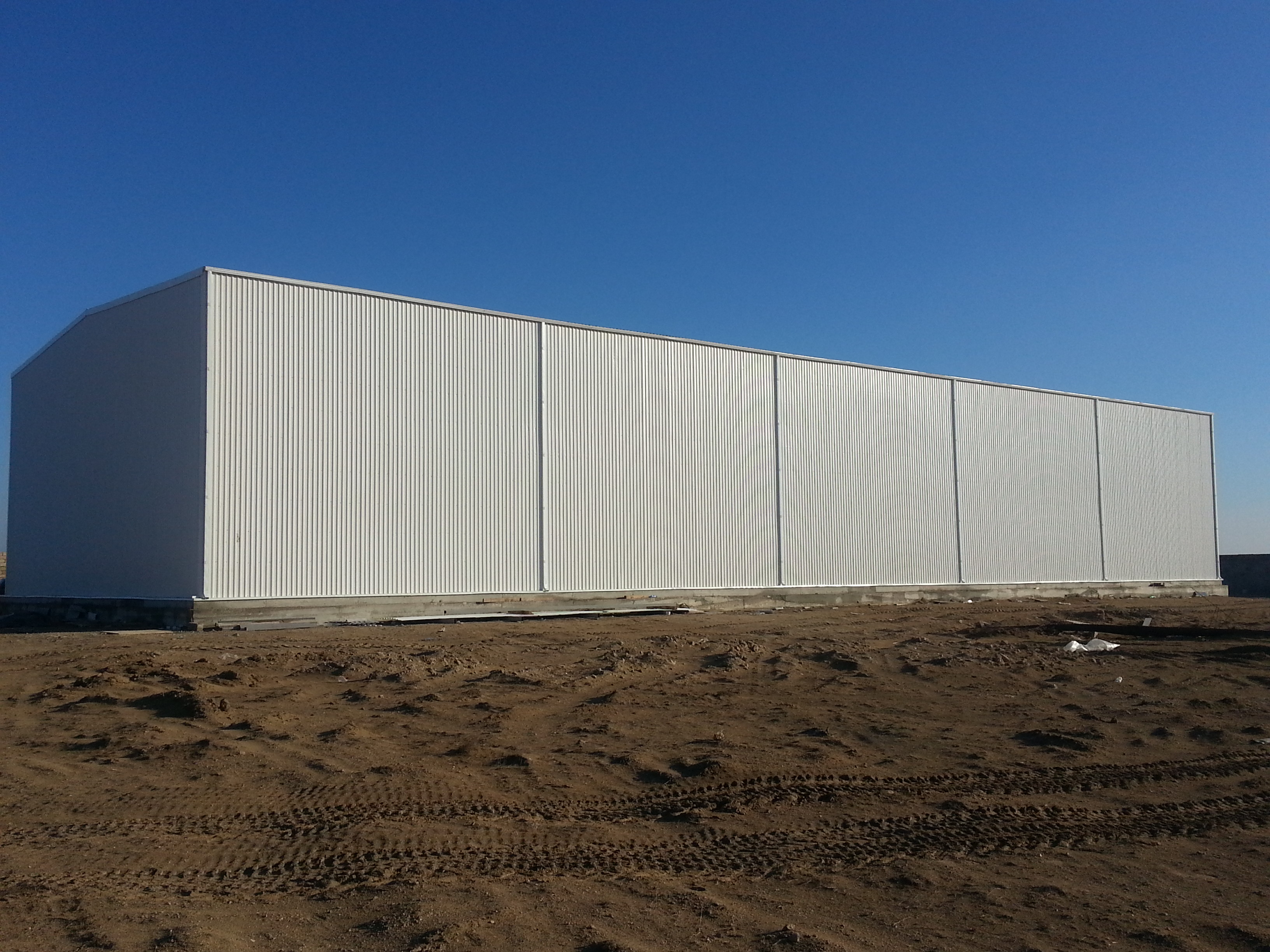 Polad konstruksiyası anbarı