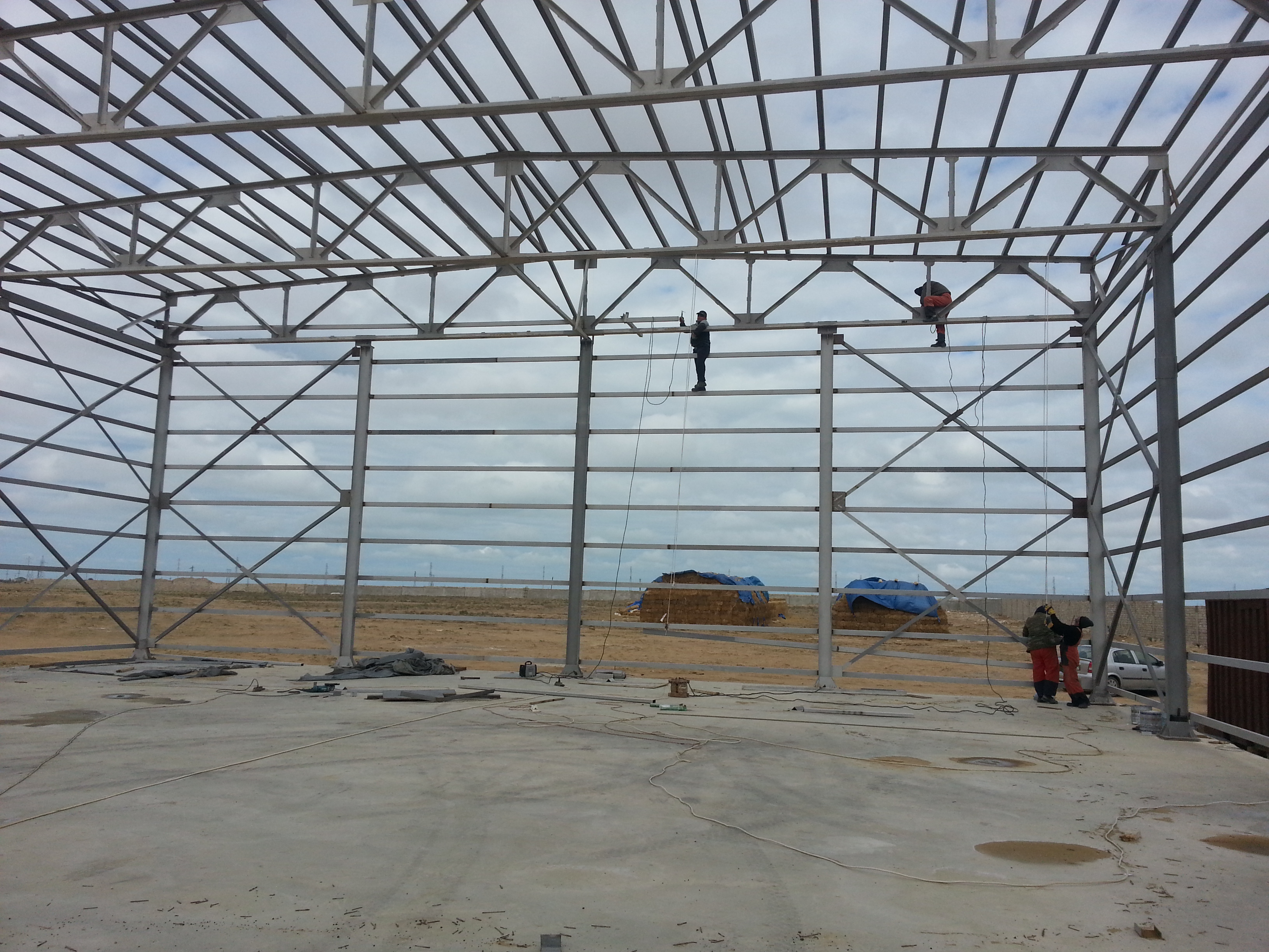 Polad konstruksiyası anbarı