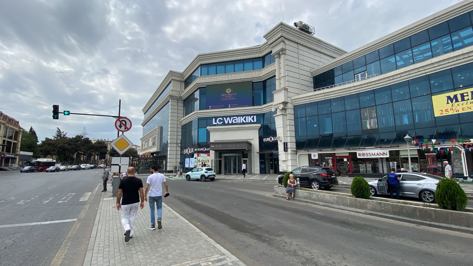 Bakıxanov Mall Торгово-развлекательный центр