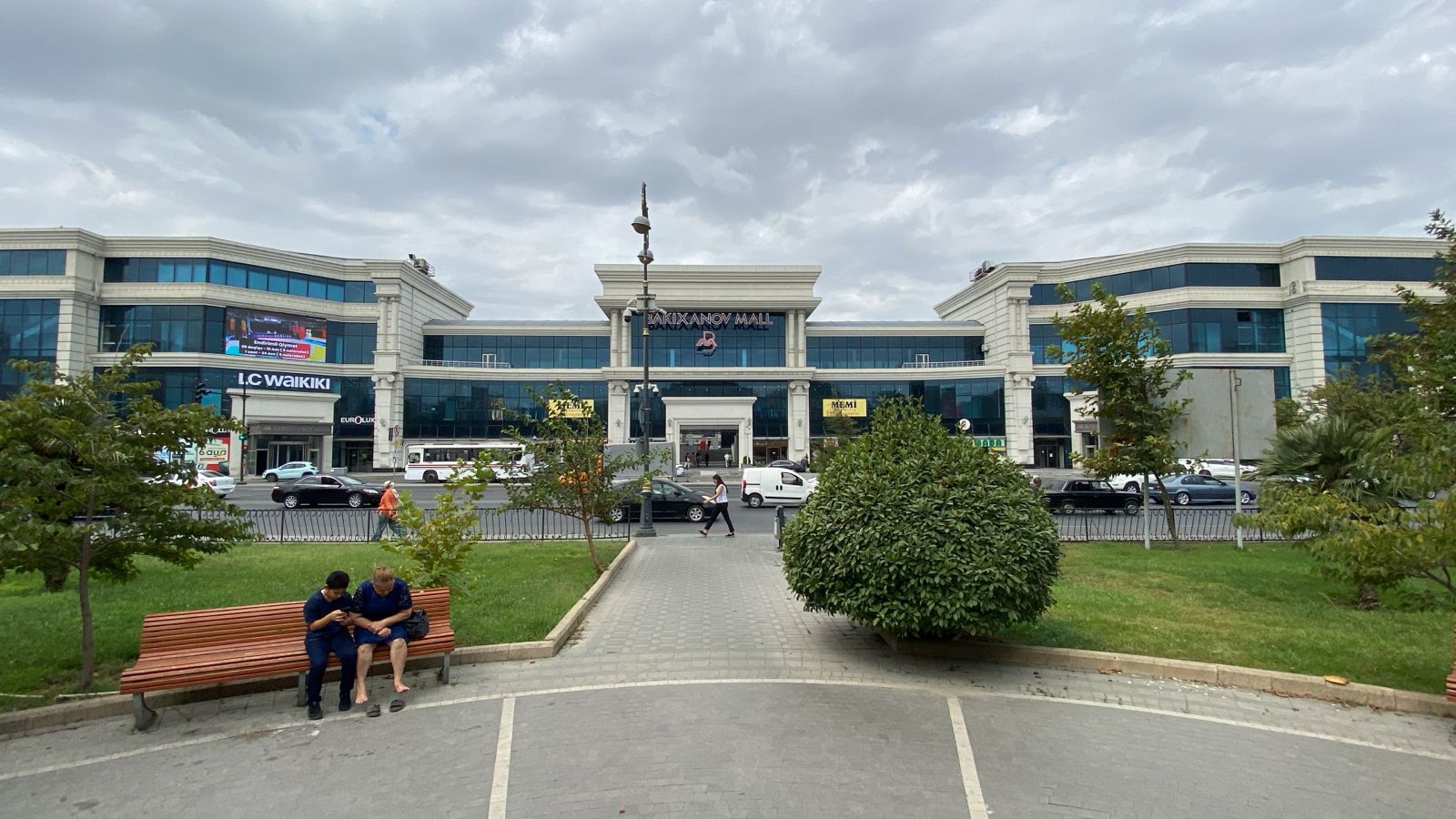 Bakıxanov Mall Торгово-развлекательный центр