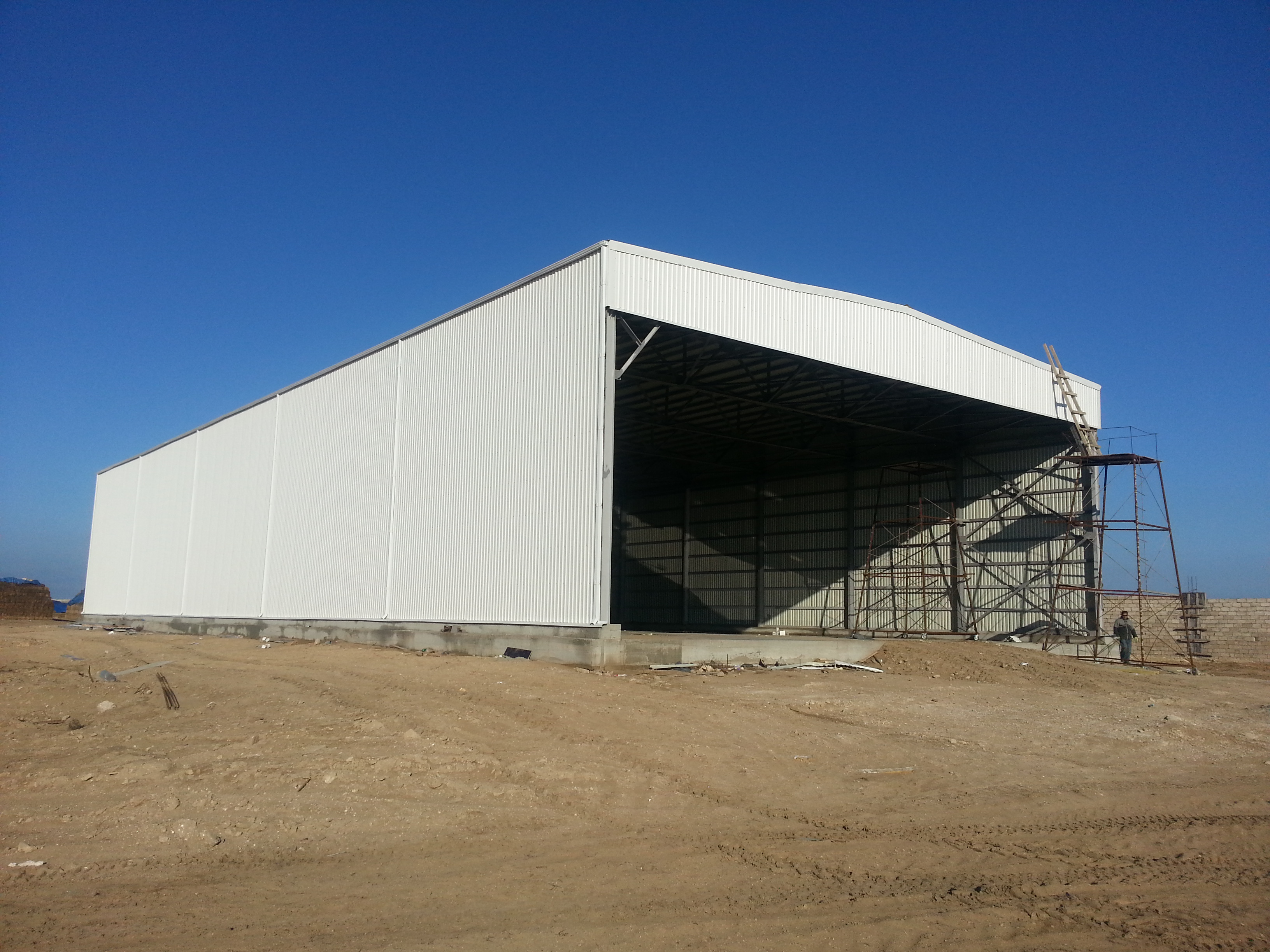 Polad konstruksiyası anbarı