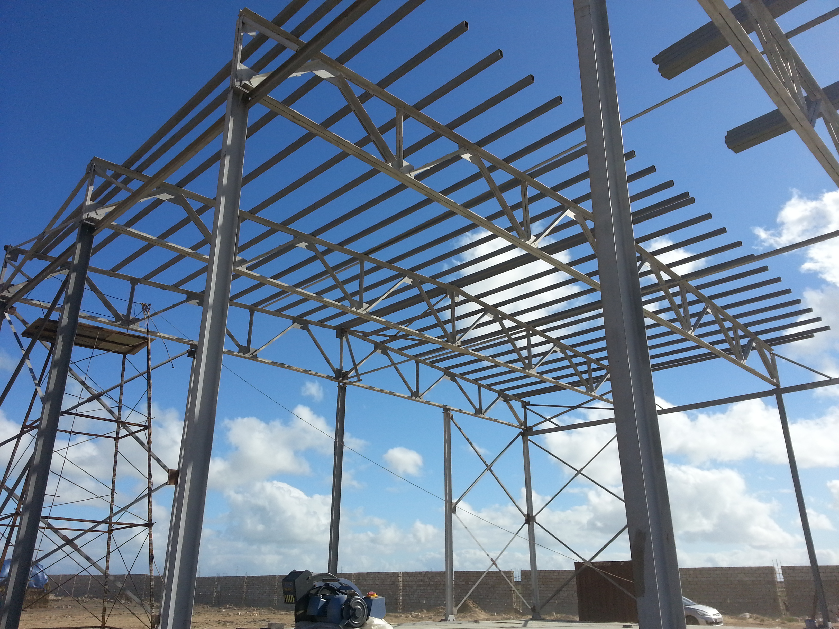 Polad konstruksiyası anbarı