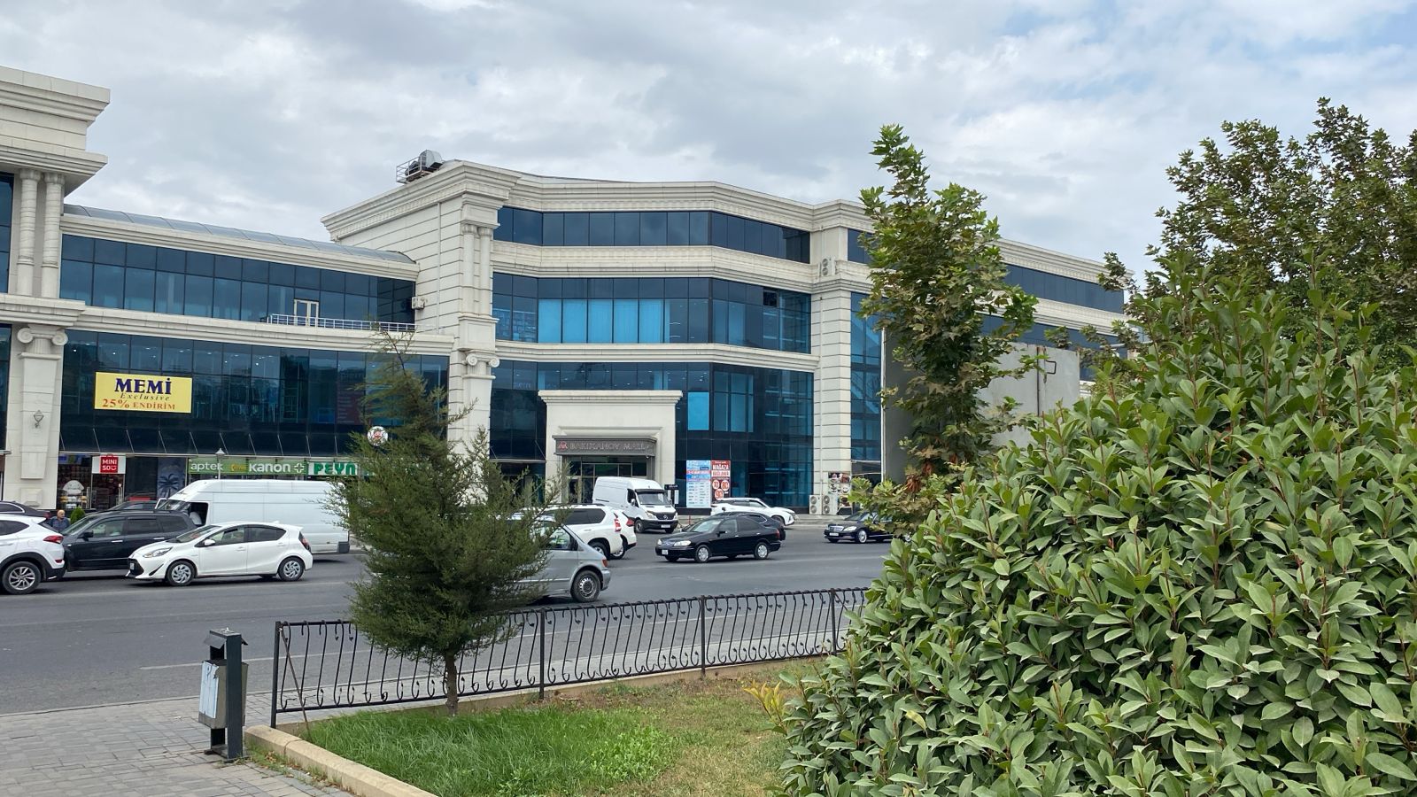 Bakıxanov Mall Торгово-развлекательный центр