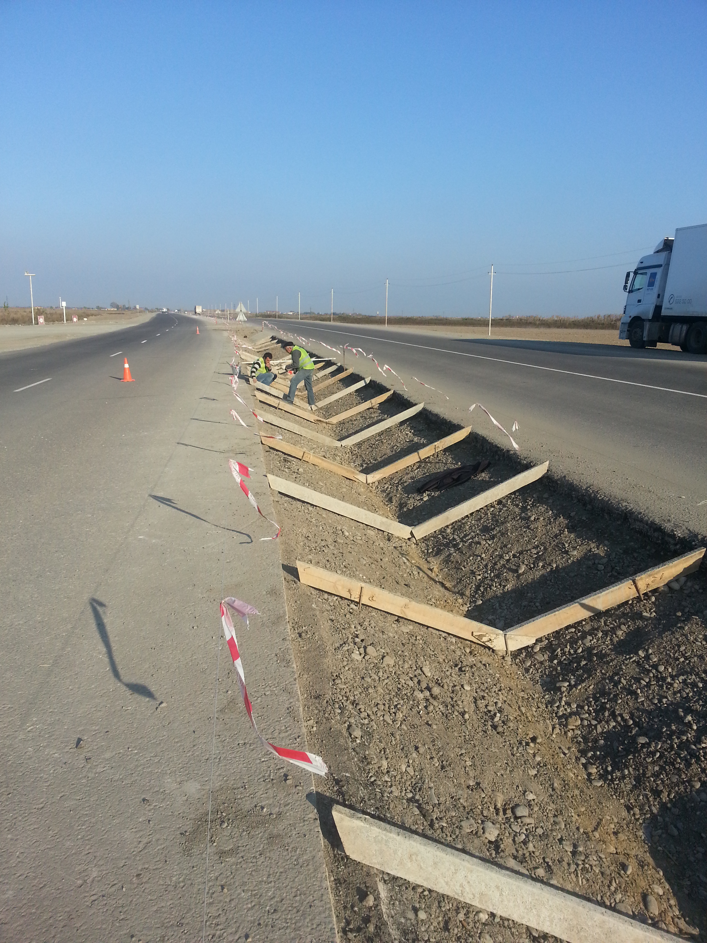 Bakı - Yevlax magistral yol kanalı