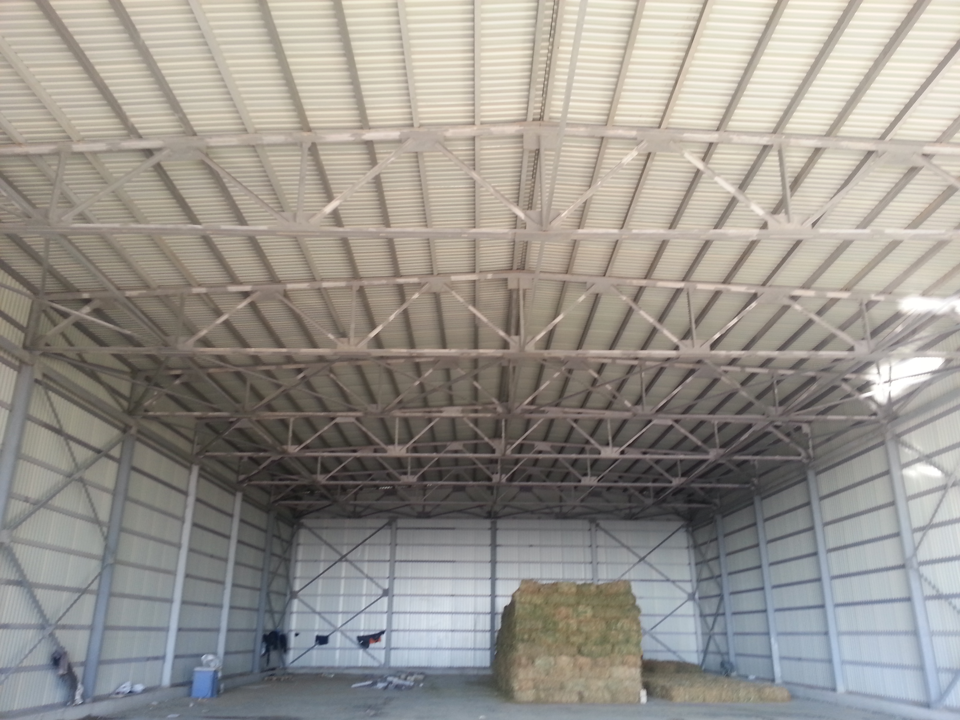 Polad konstruksiyası anbarı