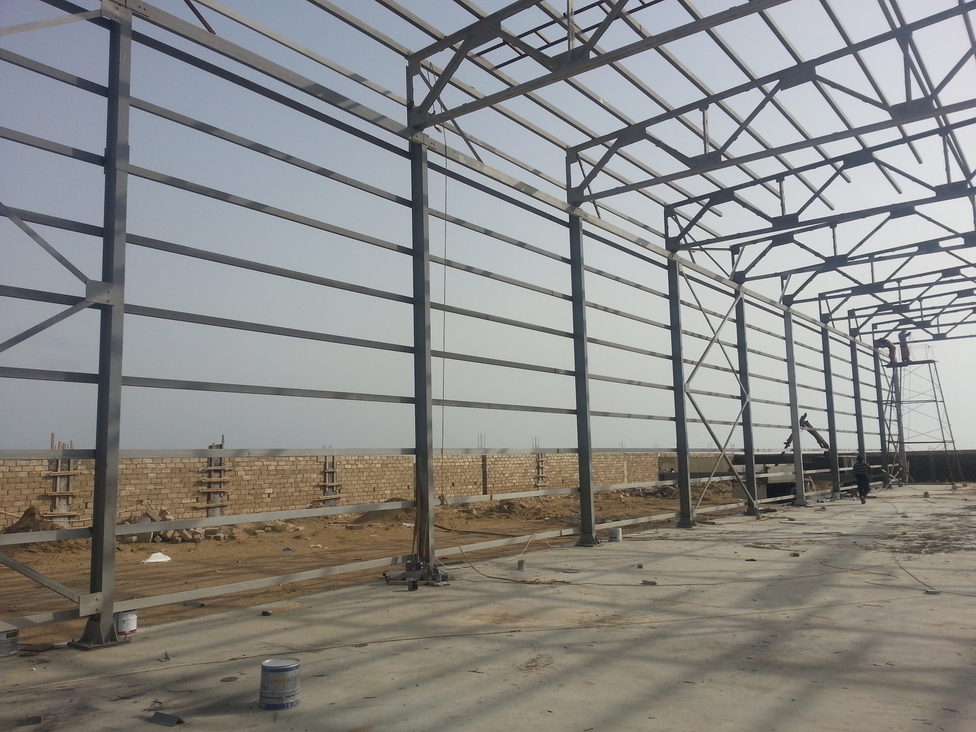 Polad konstruksiyası anbarı